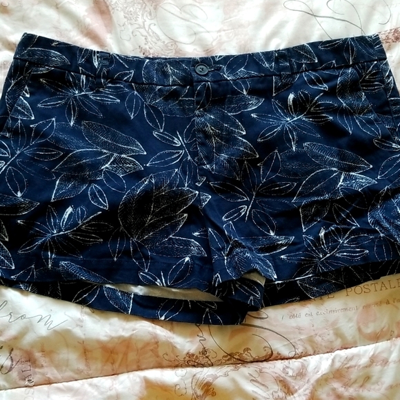 Merona Shorts Leaf Pattern Size 16